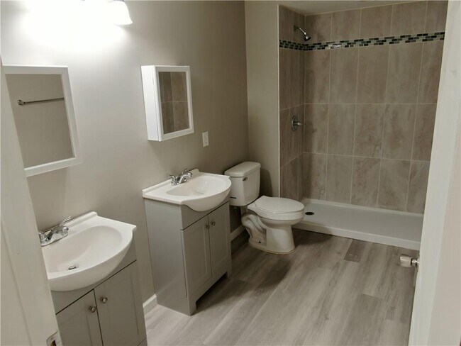 Building Photo - 4901 Planters Walk