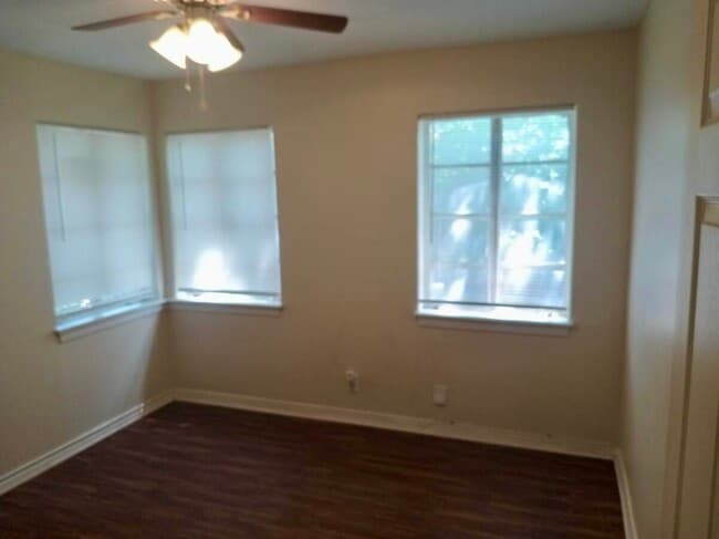 Building Photo - 2212 Sturges Dr