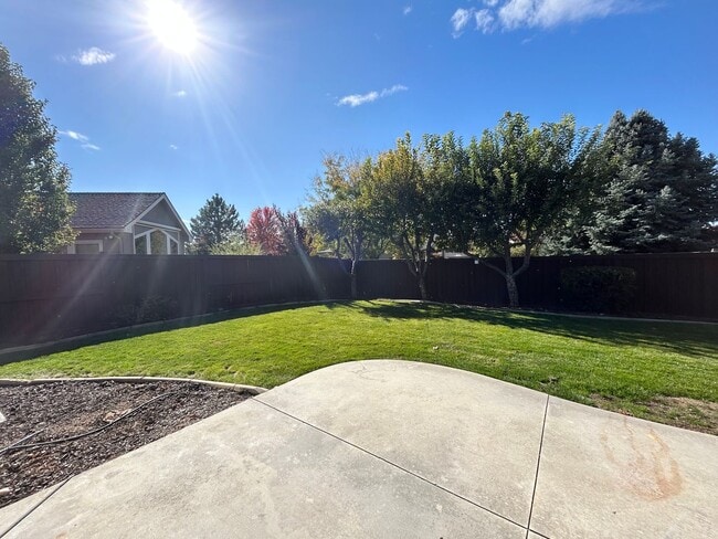 Building Photo - Lochsa Falls 5 Bedroom Home with Private B...