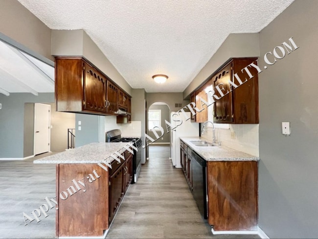 Building Photo - Cozy 4 Bedroom 3 Bath in Olathe-Coming SOON!!