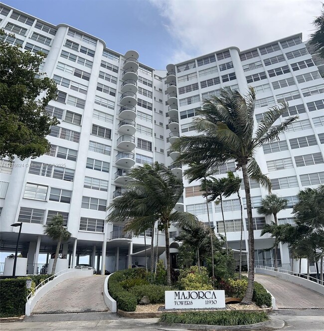 Primary Photo - 11930 N Bayshore Dr