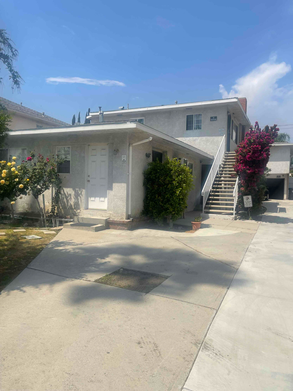 Primary Photo - 717 W Glenoaks Blvd