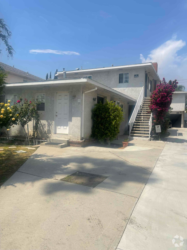 Building Photo - 717 W Glenoaks Blvd