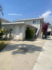 Building Photo - 717 W Glenoaks Blvd
