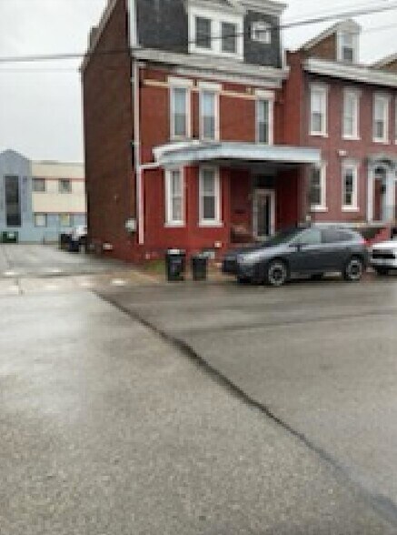 Building Photo - 1812 Locust St