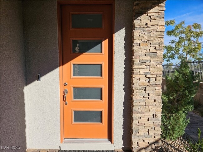 Building Photo - 600 N Carriage Hill Dr