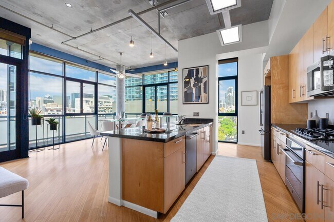 Building Photo - 527 Tenth Ave