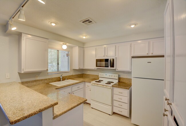 Building Photo - SUNSET BAY CONDO Two bed/ Two bath condo l...