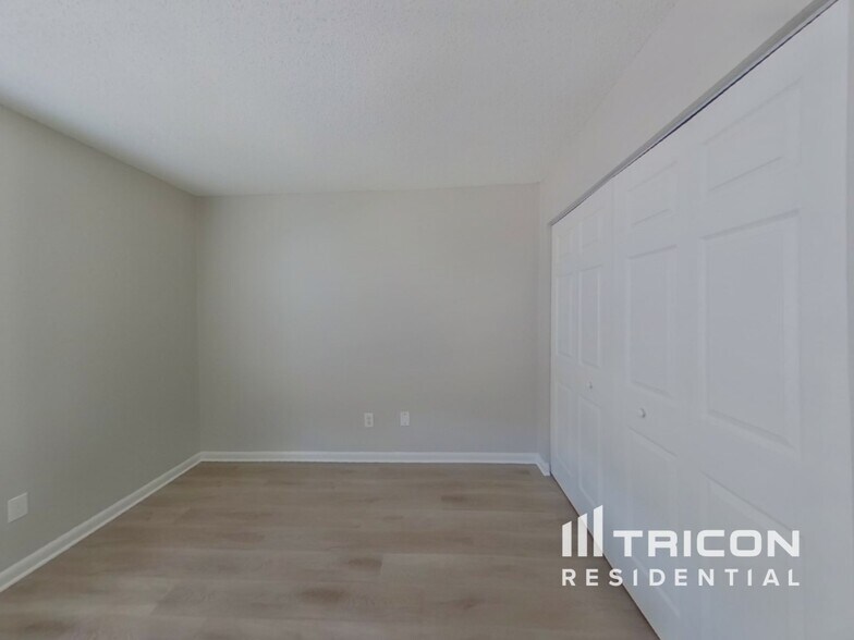 Building Photo - 4715 Grove Point Dr