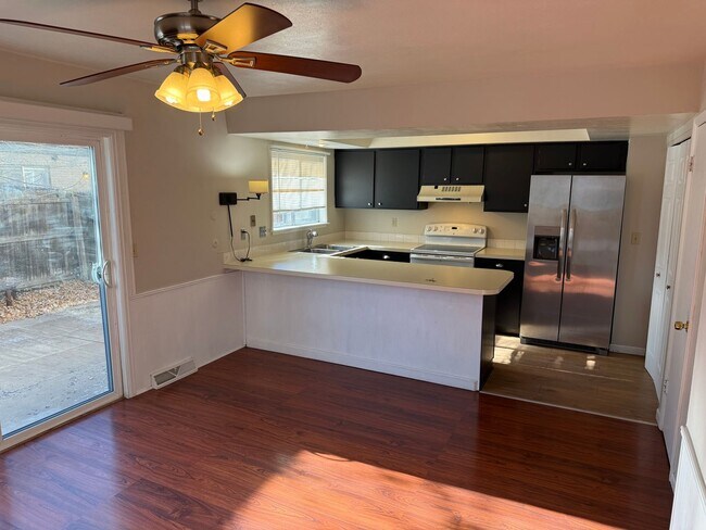 Building Photo - LARGE TOWNHOUSE IN CENTENNIAL!!!