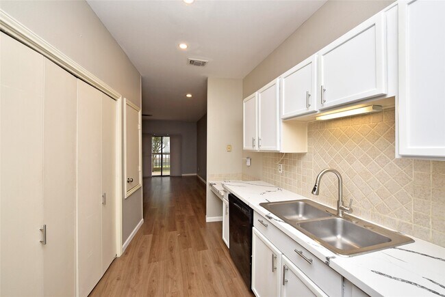 Building Photo - 2023 Gentryside Dr