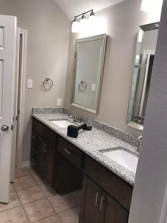 Building Photo - 4620 Booth Dr