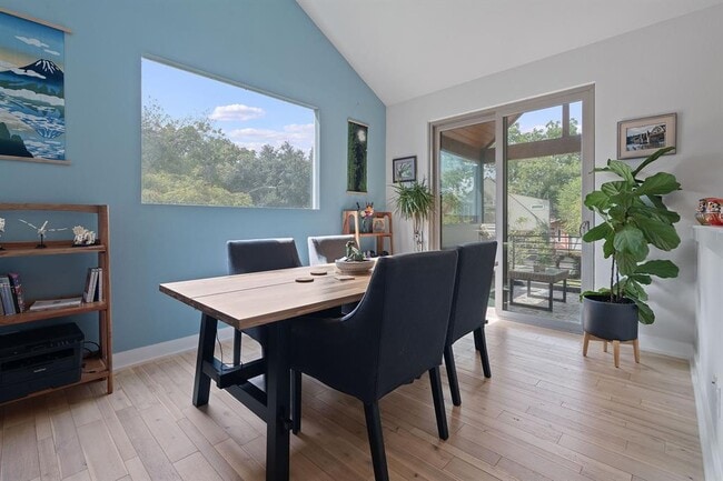 Building Photo - 2711 Willow St