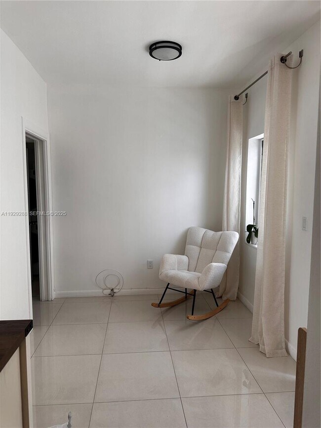 Building Photo - 10250 W Bay Harbor Dr