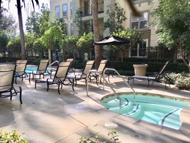 Building Photo - Watermarke: Lower 1 Bed 1 Bath Condo,
