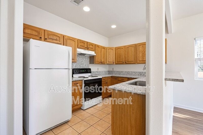 Building Photo - 1003 Canyon Edge Dr