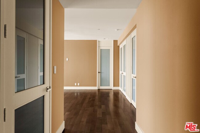 Building Photo - 10350 Wilshire Blvd