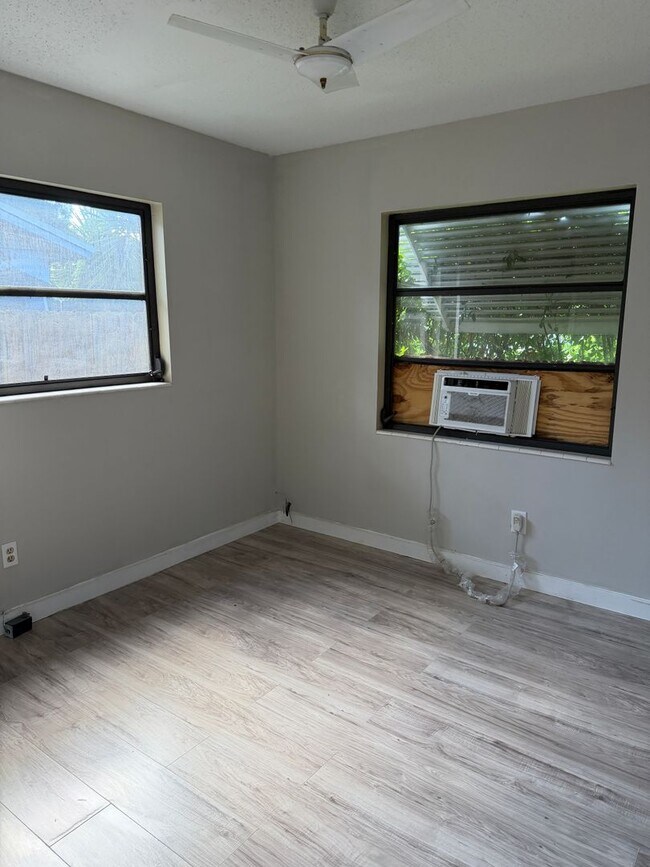Building Photo - 8323 Esperanza St
