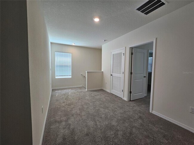 Building Photo - 35711 Sunflower Hl Dr