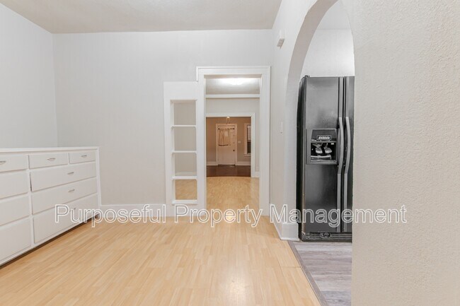 Building Photo - 1420 NW 22nd St