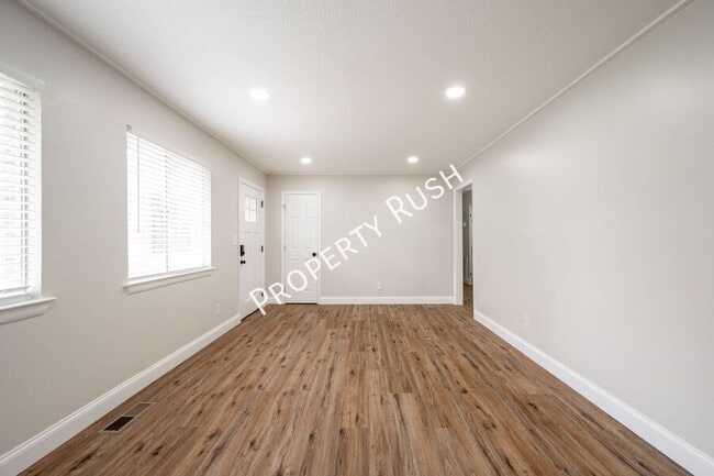 Building Photo - 7736 Holiday Hills Cir