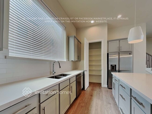 Building Photo - 711 Carriage Knls Dr