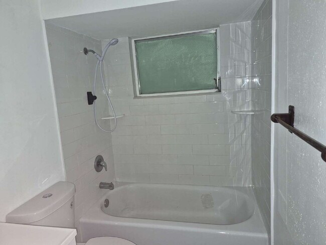 Building Photo - 2-Bed Home in Holiday, FL"