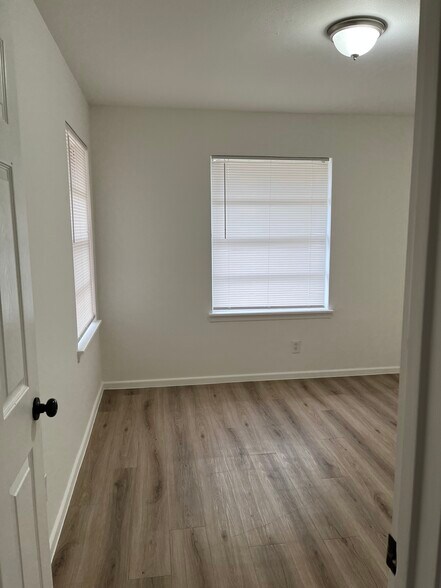 Bedroom 2 - 9216 Freeport Dr