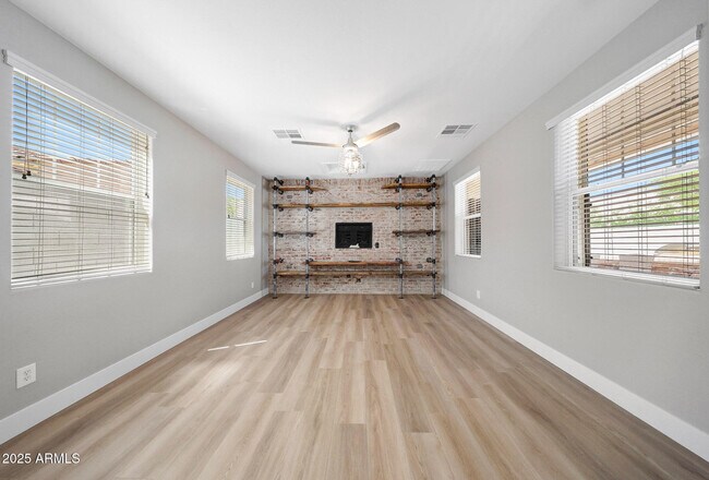 Building Photo - 21134 W Green St