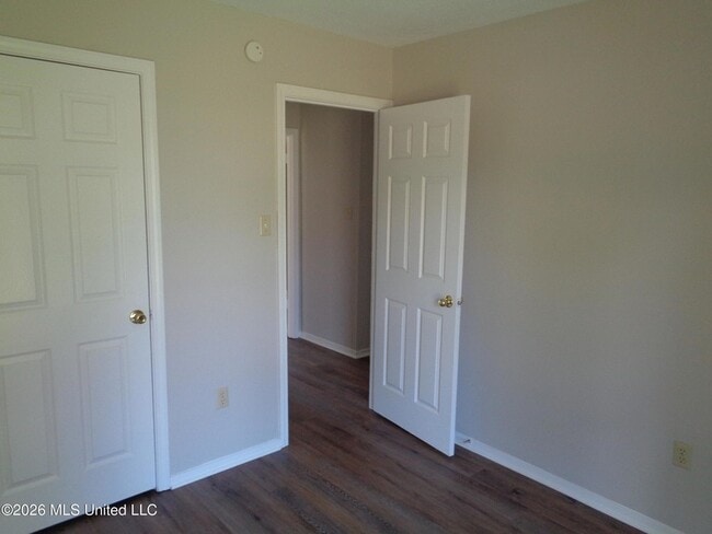 Building Photo - 6120 Somerset Dr