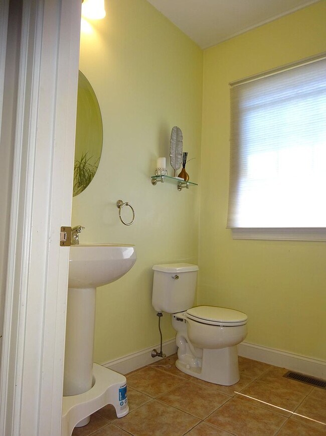 Power room - 24 Autumn Ln