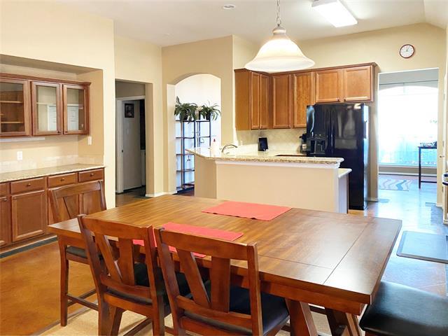 Building Photo - 724 Red Elm Ln