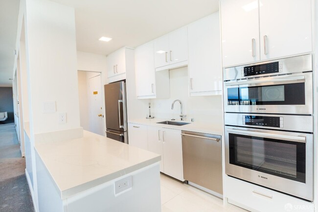 Building Photo - 2200 Sacramento St