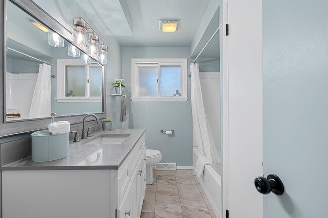 Building Photo - 3 BR 1.5 BA ranch house w/ large garage