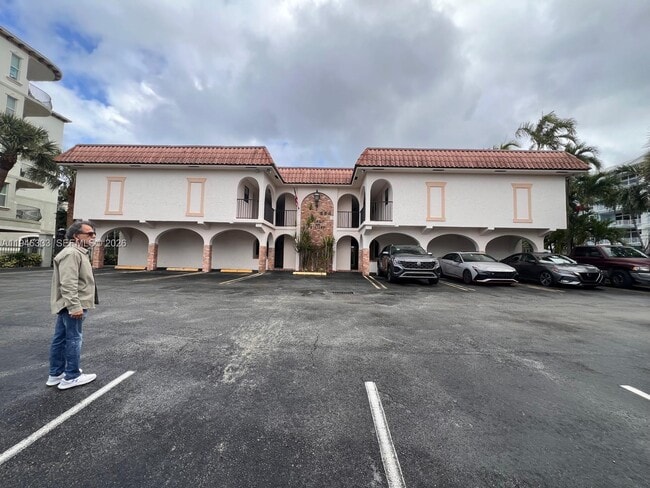 Building Photo - 664 SE 20th Ave