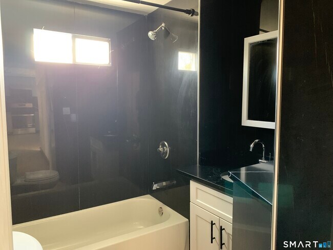 Building Photo - 422-424 Dixwell Ave