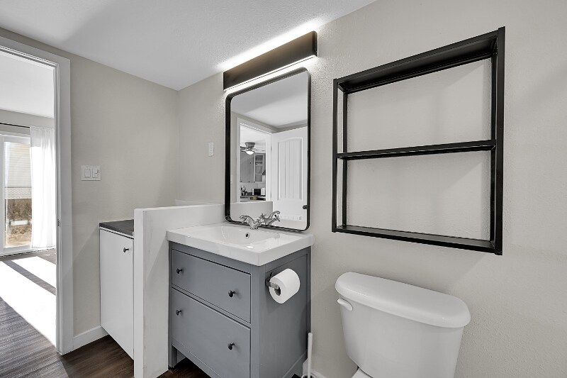 Building Photo - 660 Hickory St