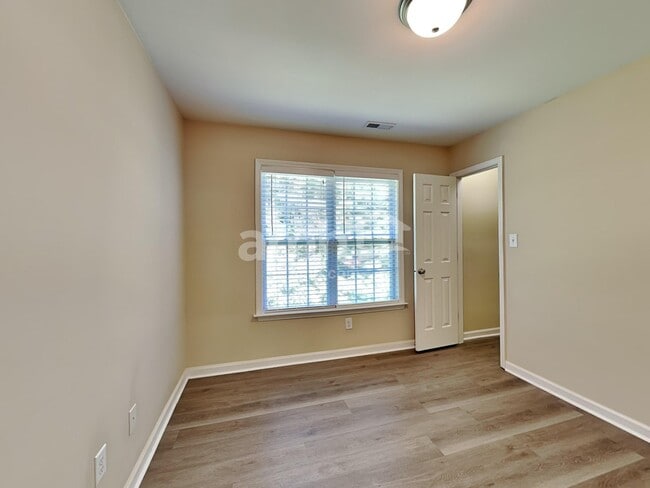 Building Photo - 34 Pamela Ln