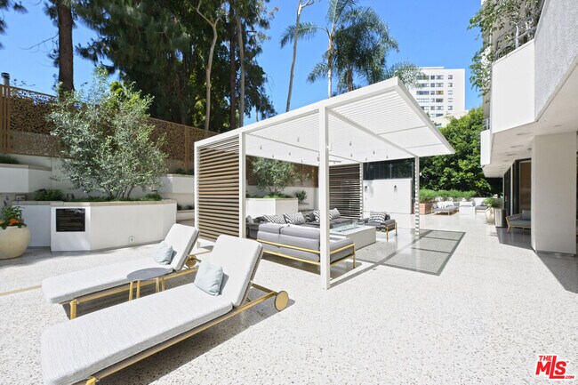 Building Photo - 10601 Wilshire Blvd