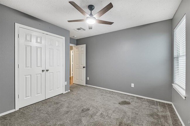 Building Photo - 9502 Belleclaire Ln