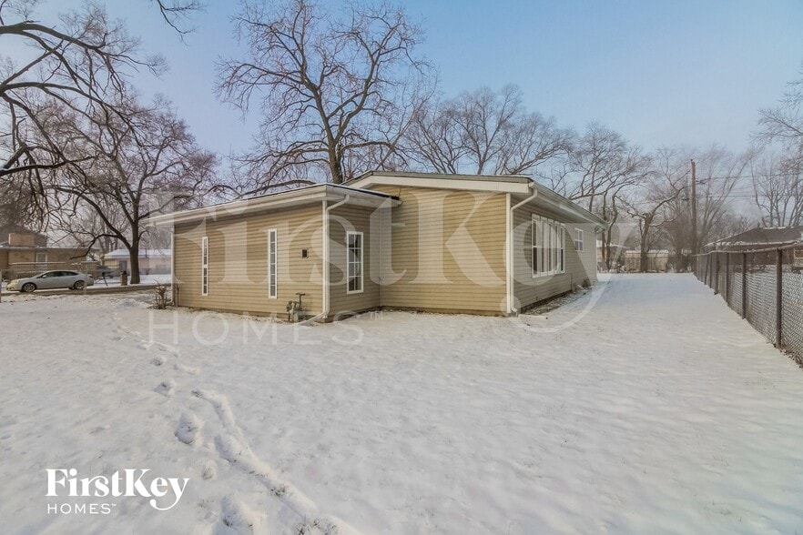 Building Photo - 394 Sherman Ave