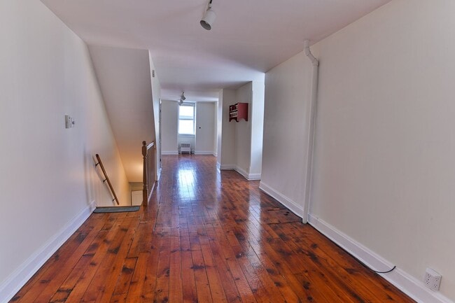 Building Photo - Charming 3 Bedroom on Verbeke St