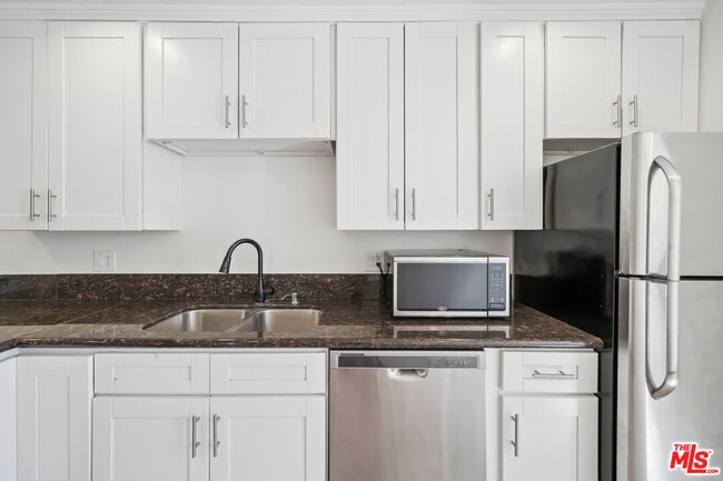 Building Photo - 7946 Fountain Ave