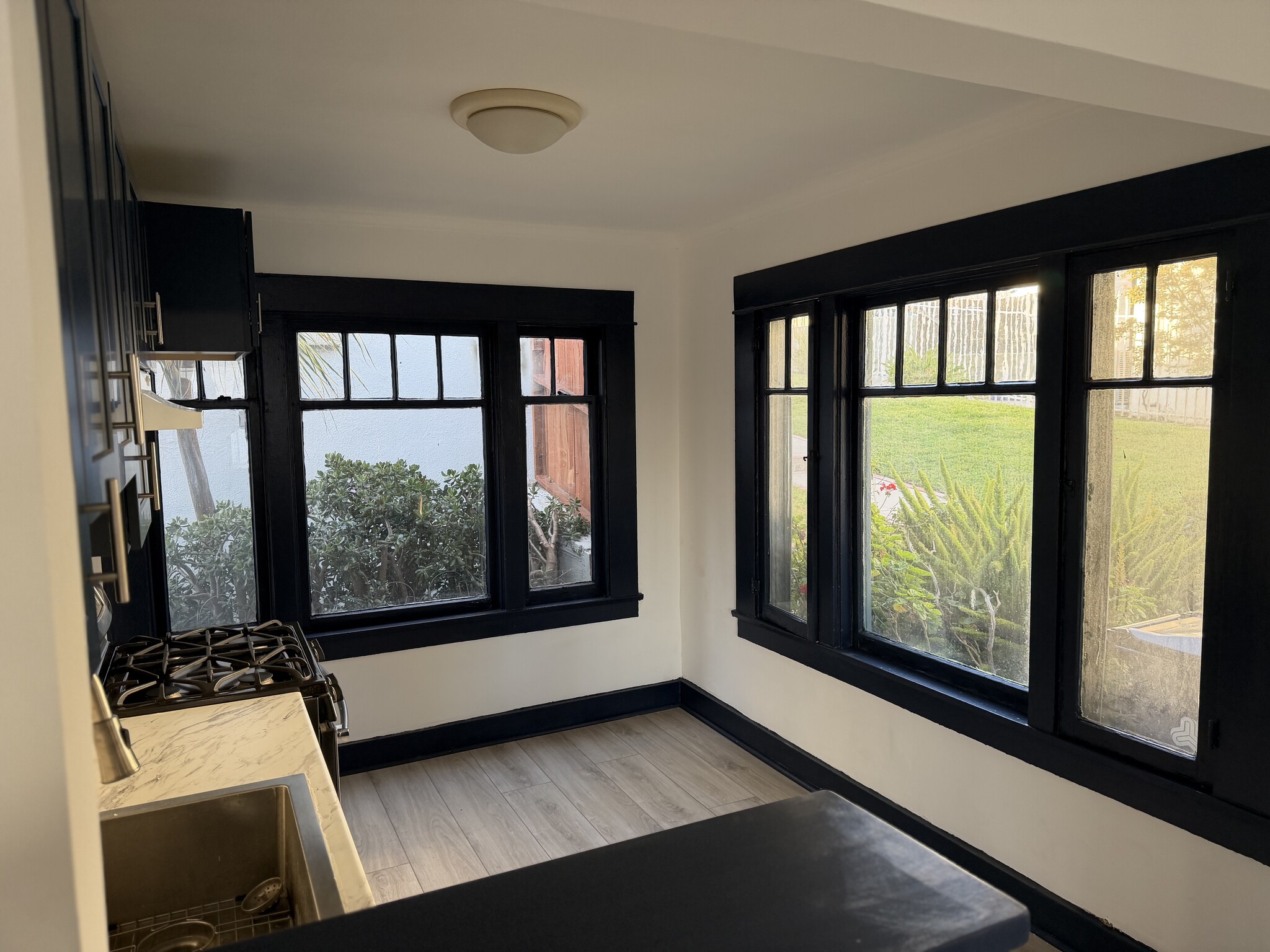 Building Photo - 2113 1/2 Aaron St