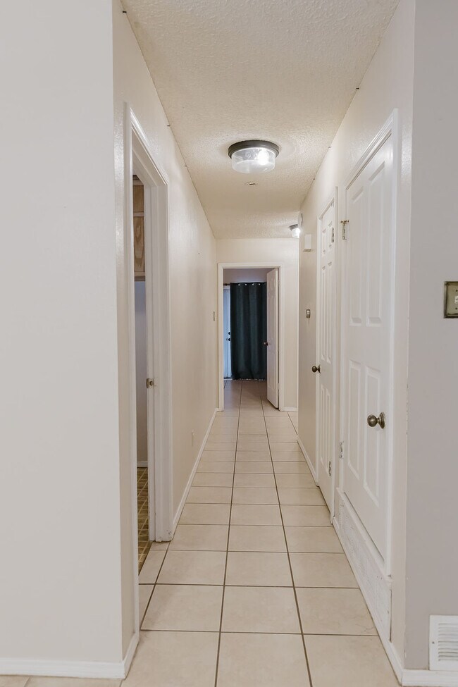 Building Photo - 1105 Gordon Blvd