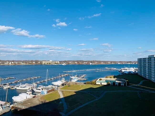 Building Photo - 100 Cove Way