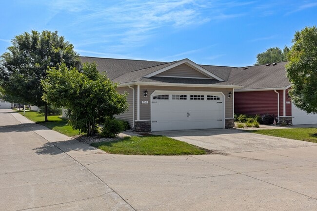 Building Photo - Redwood Pataskala