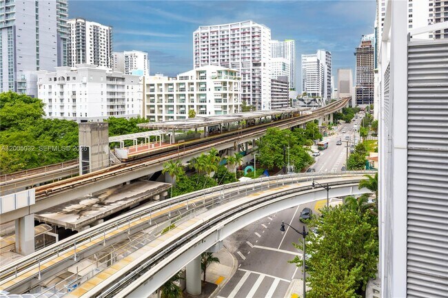 Building Photo - 1111 SW 1st Ave