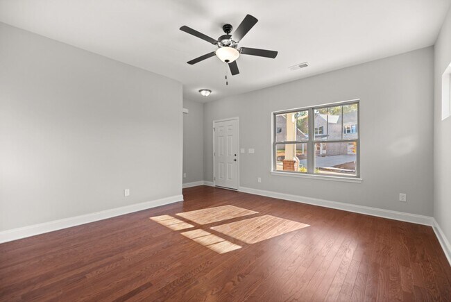 Building Photo - Spacious Home with Loft & 2-Car Garage in Prime Location in Hardin Valley school district!