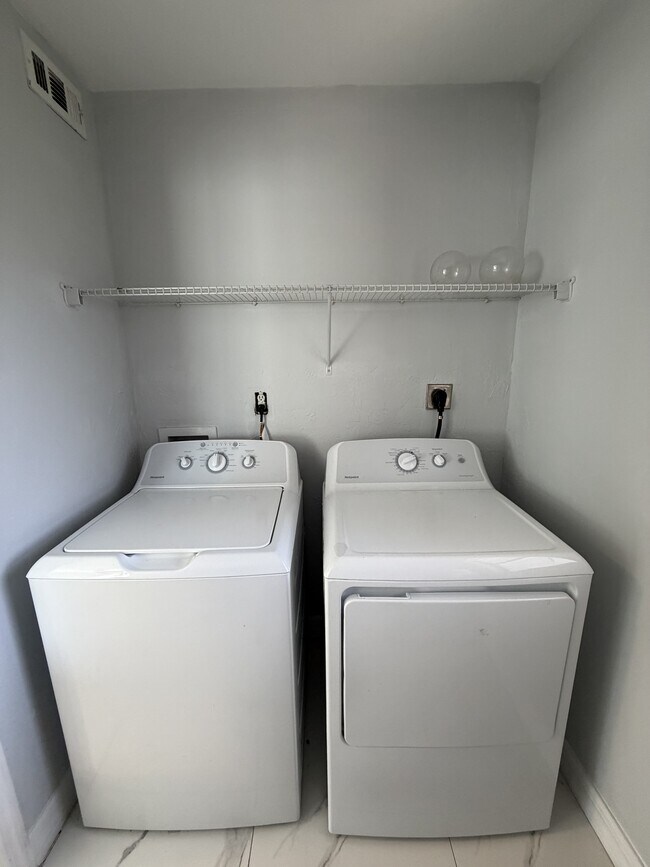 Building Photo - 10280 Carolina St